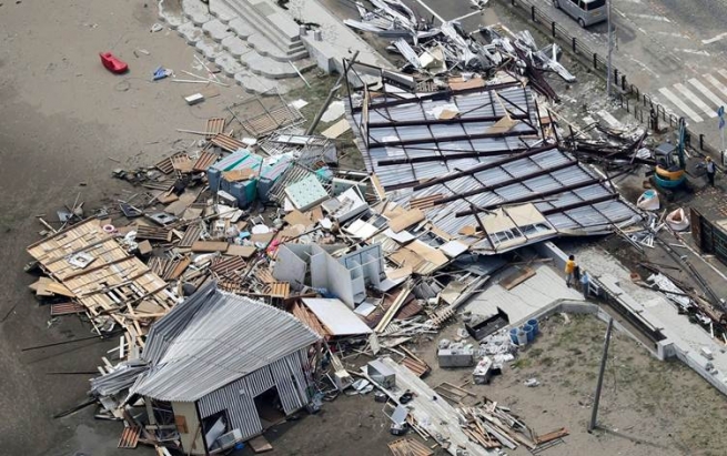 بەهۆی هەڵکردنی زریانێکی بەهێز لە ژاپۆن دەیان کەس بوونە قوربانی 